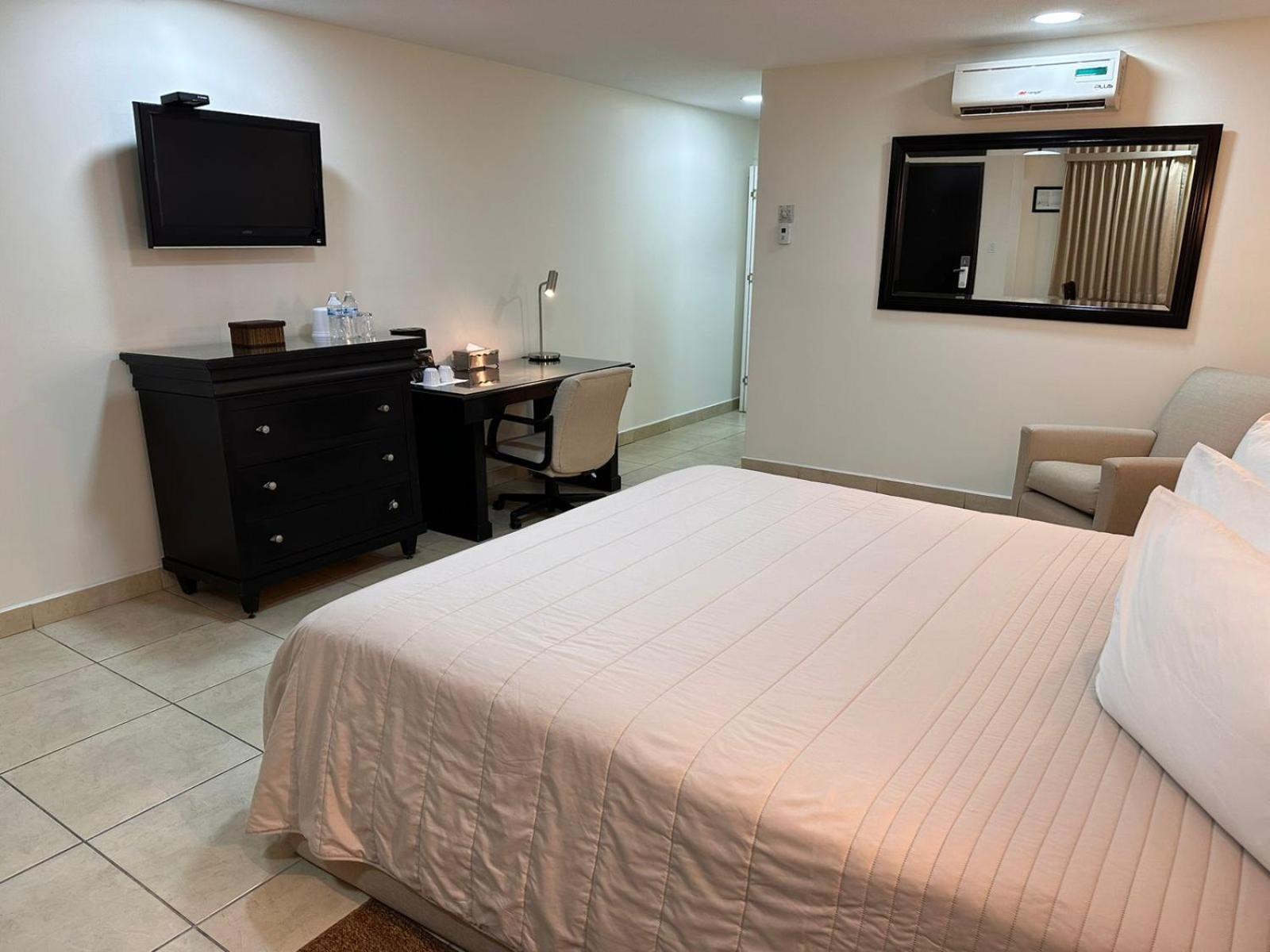 Baja Inn Hoteles Ensenada Esterno foto