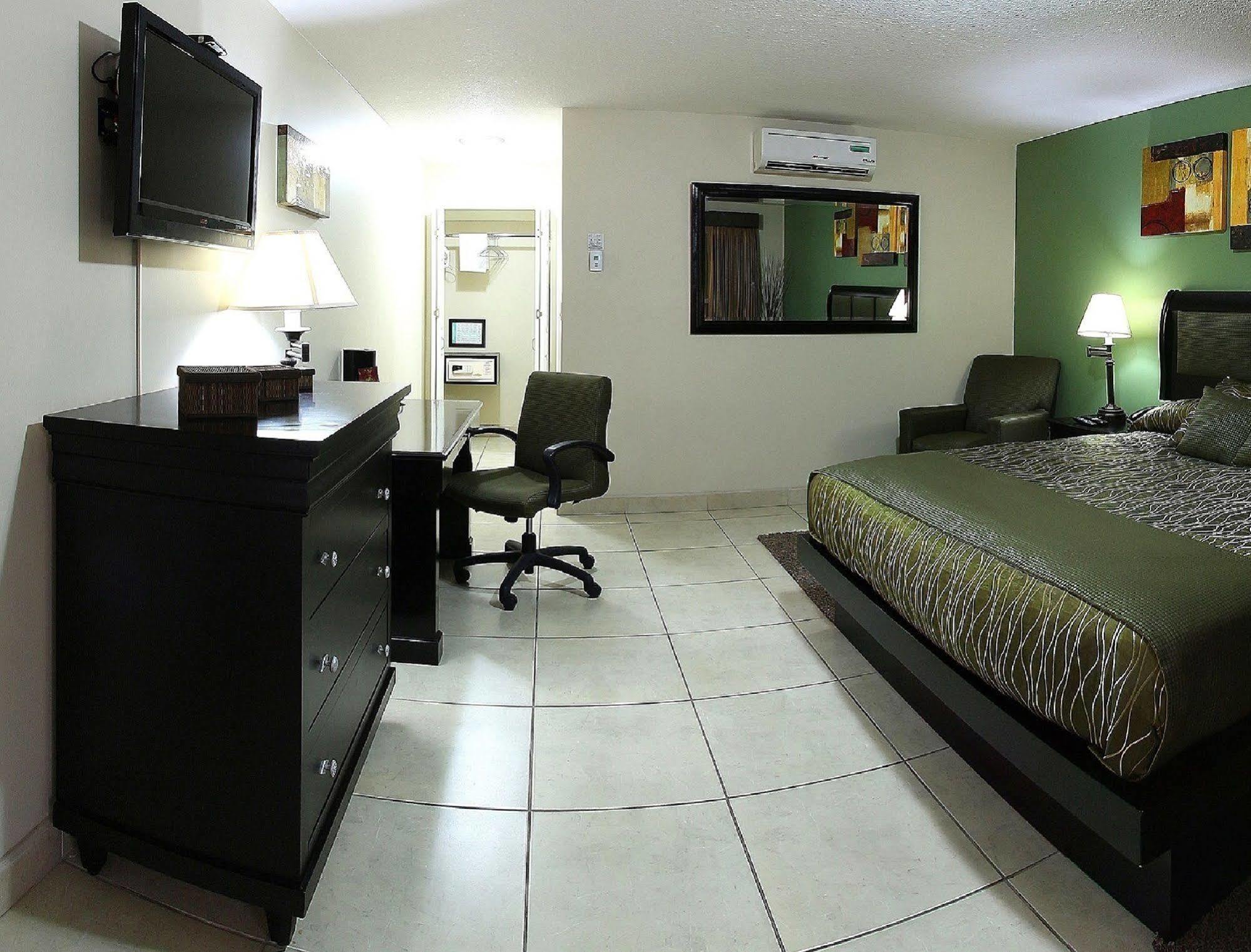 Baja Inn Hoteles Ensenada Esterno foto